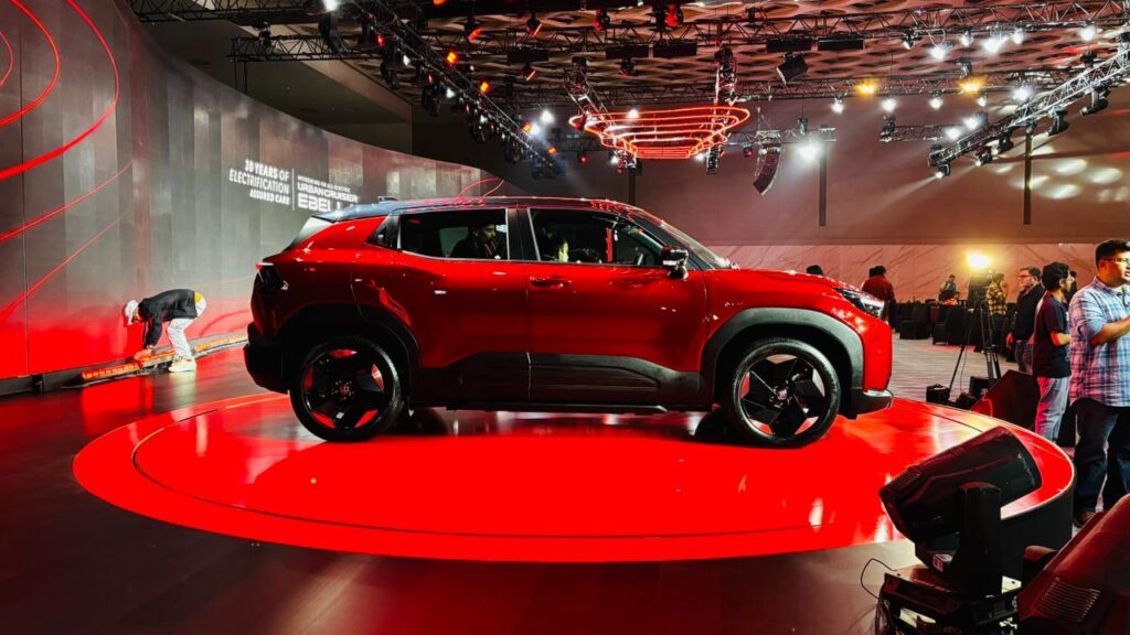 March 2026 में लॉन्च होने वाली नई कारें – Price, Features और Images. 4 696f889995669